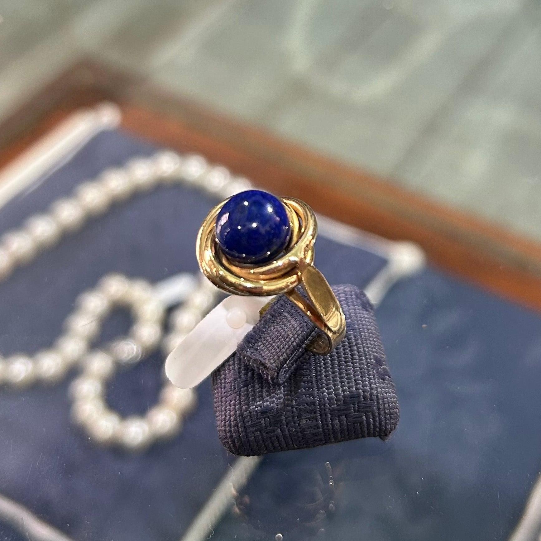 Ring in 14k gold with Lapis