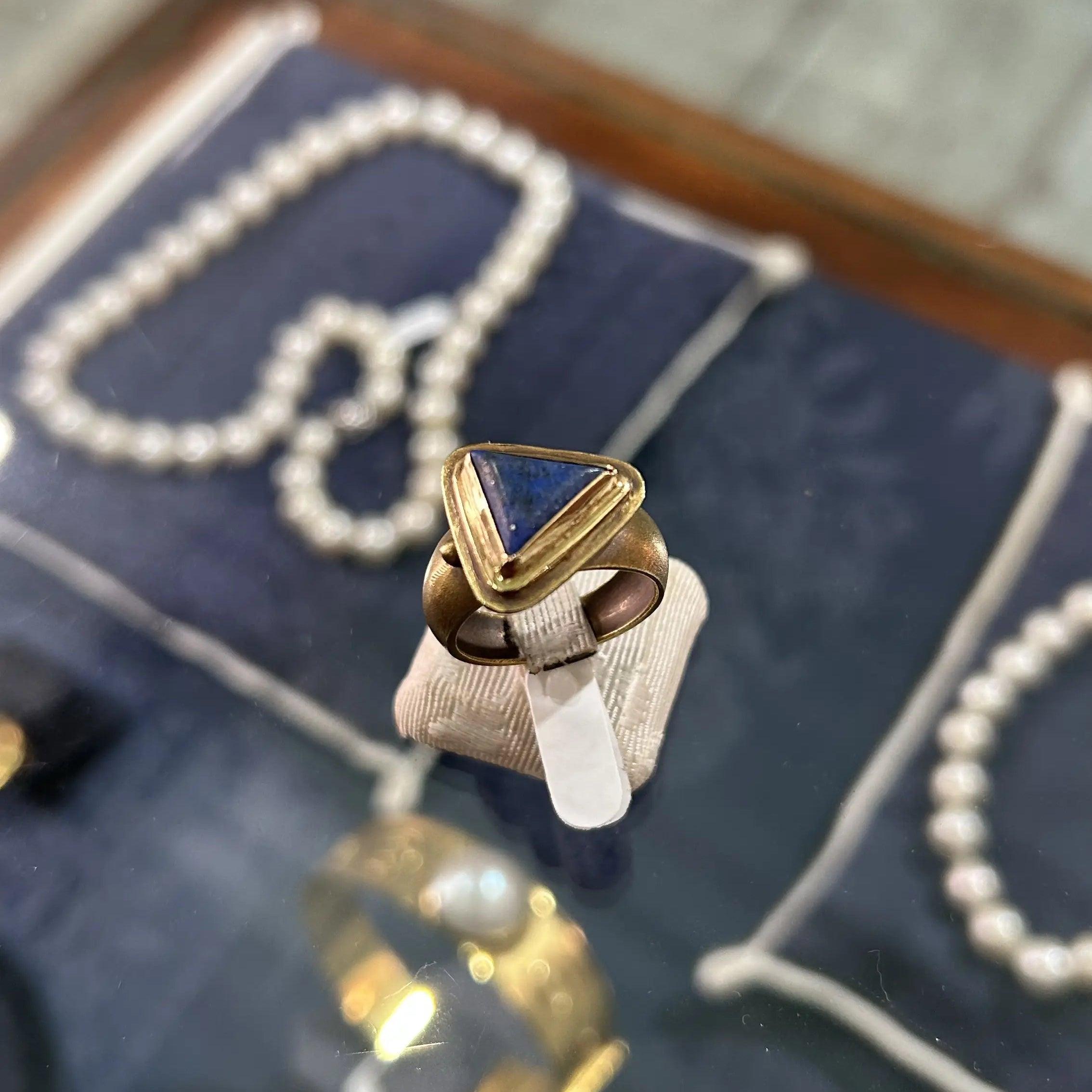 Ring in 14k gold with Lapis (B-152)