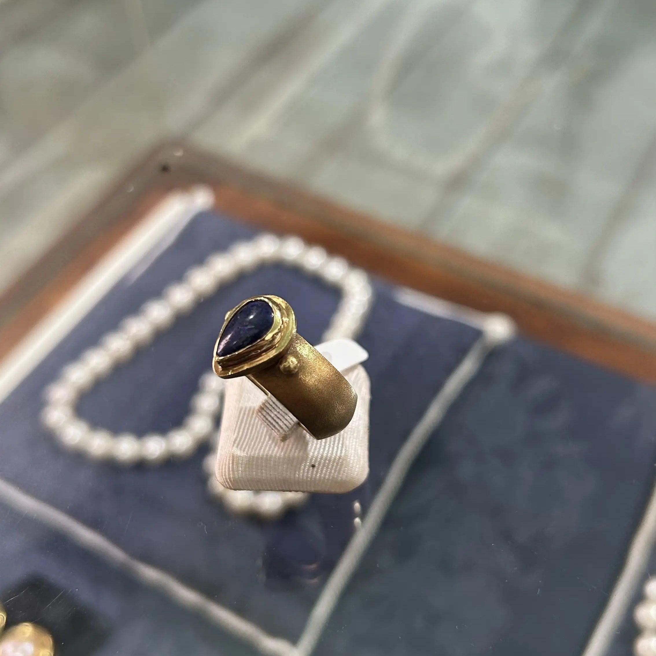 Ring in 14k gold with Lapis (B-153)