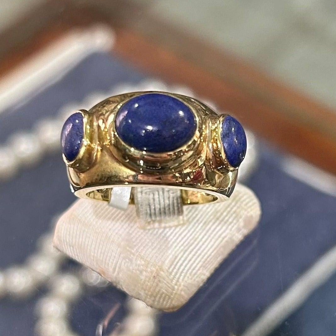 Ring in 14k gold with Lapis