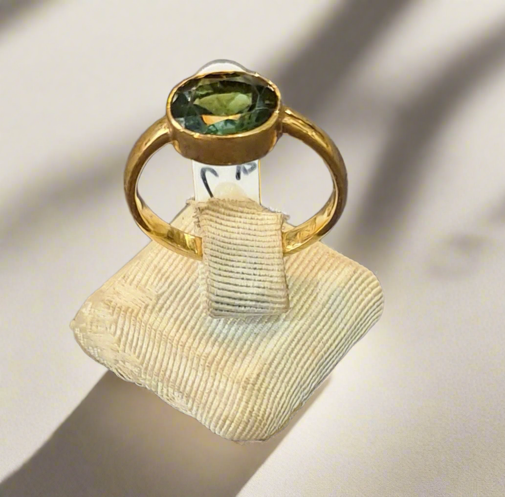 Ring in 14k gold with a green tourmaline (B-117)