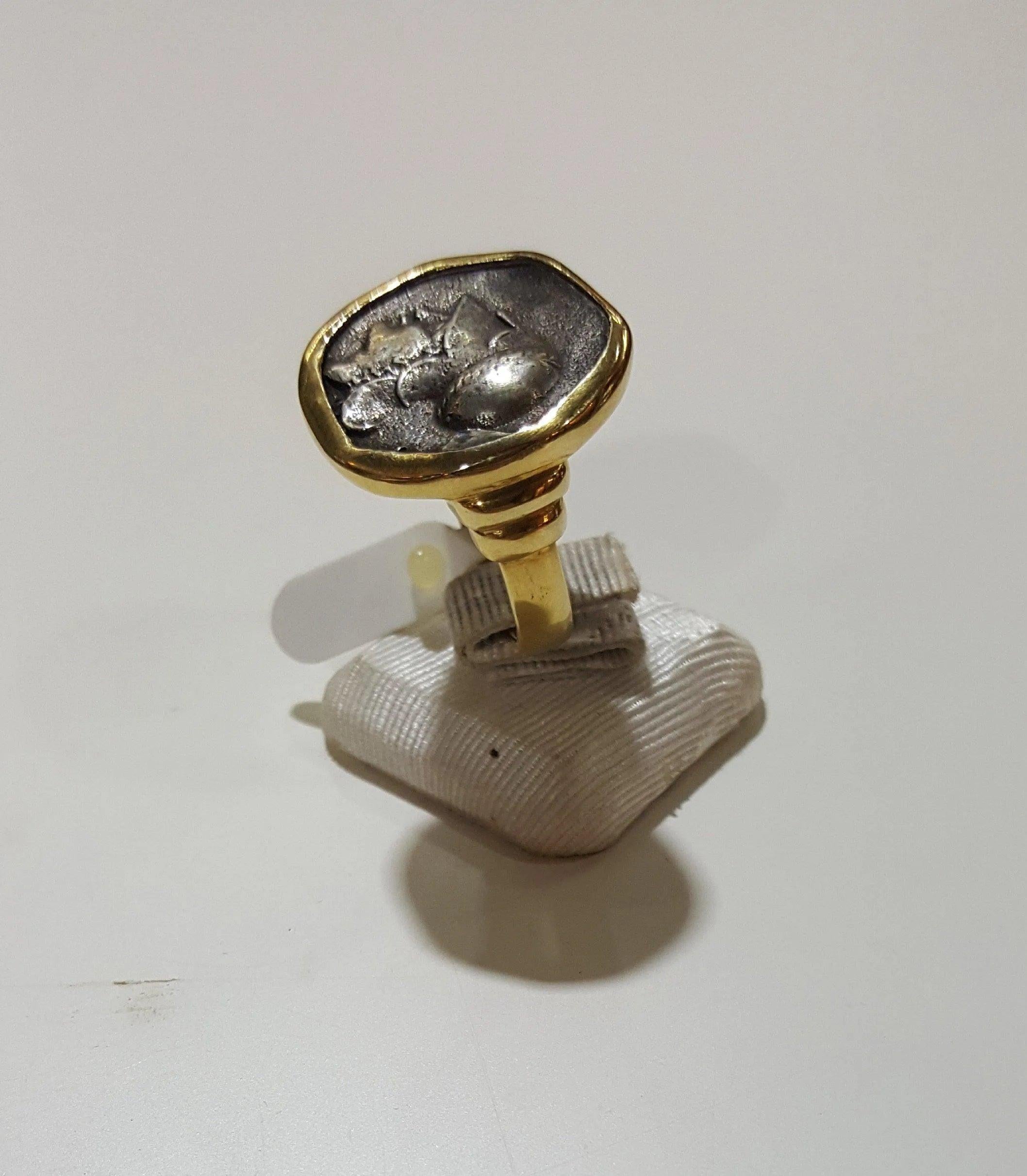 Ring in 18k Gold with Goddess Athena Coin (B-93)