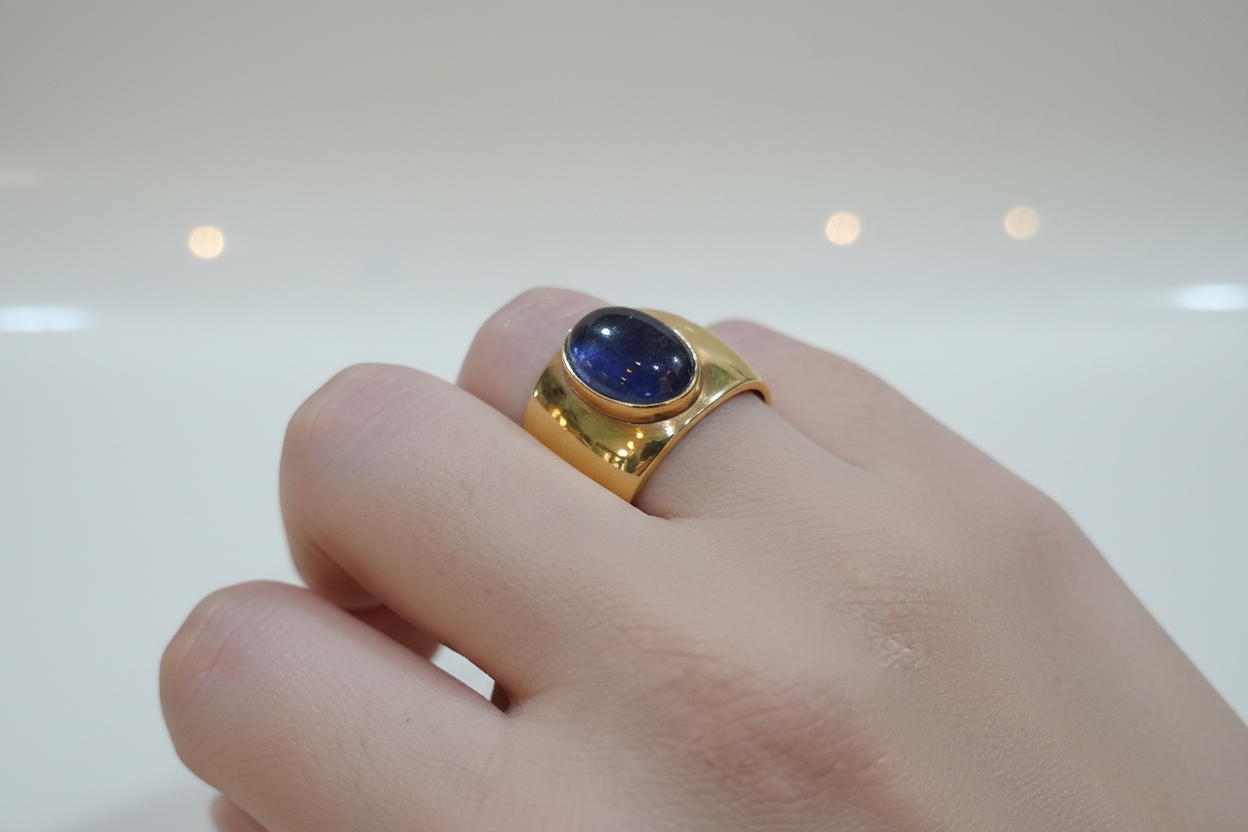 Ring in 18k Gold with Iolite (B-36)