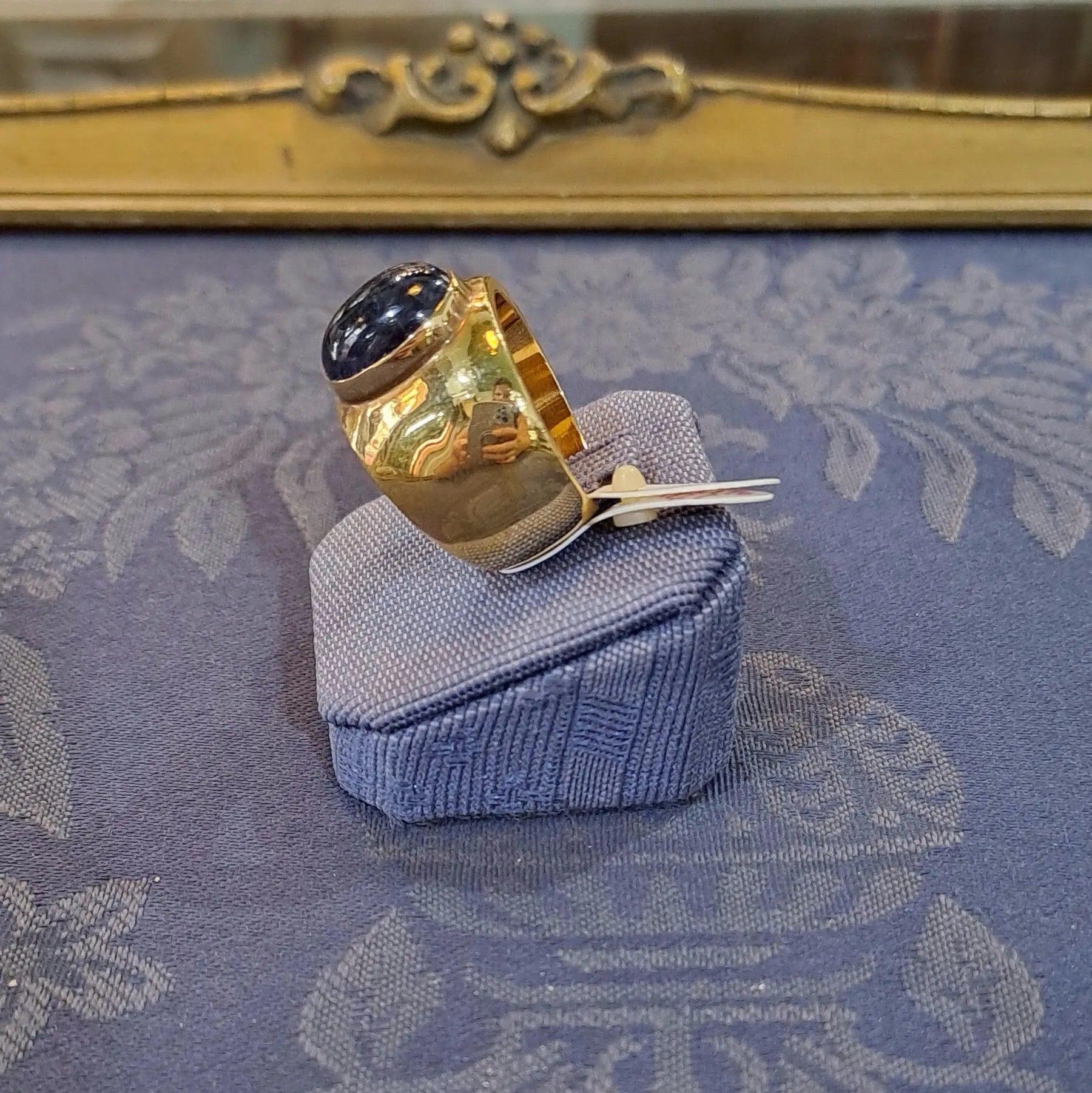 Ring in 18k Gold with Iolite (B-36)