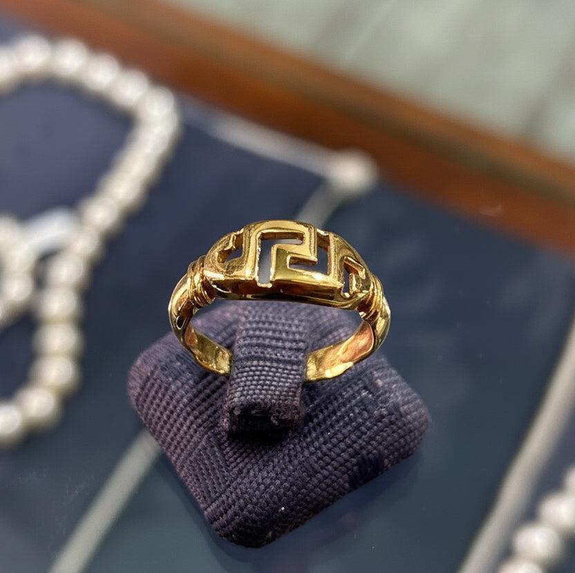 Ring in 18k gold, Meander