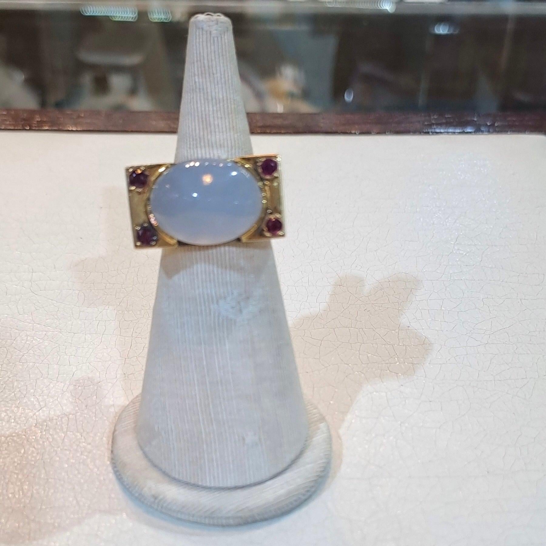 Ring in 18k gold with Chalcedony and rubies (B-133)