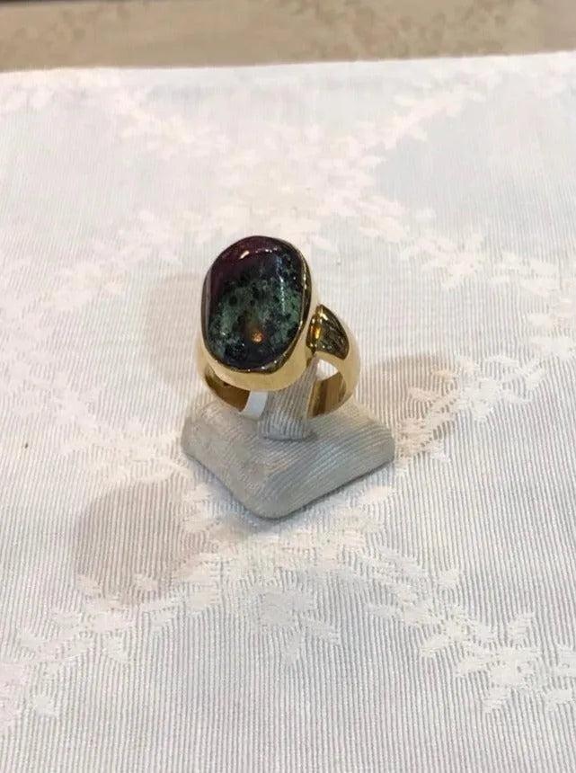 Ring in 18k gold with Diopside oval stone (B-87)