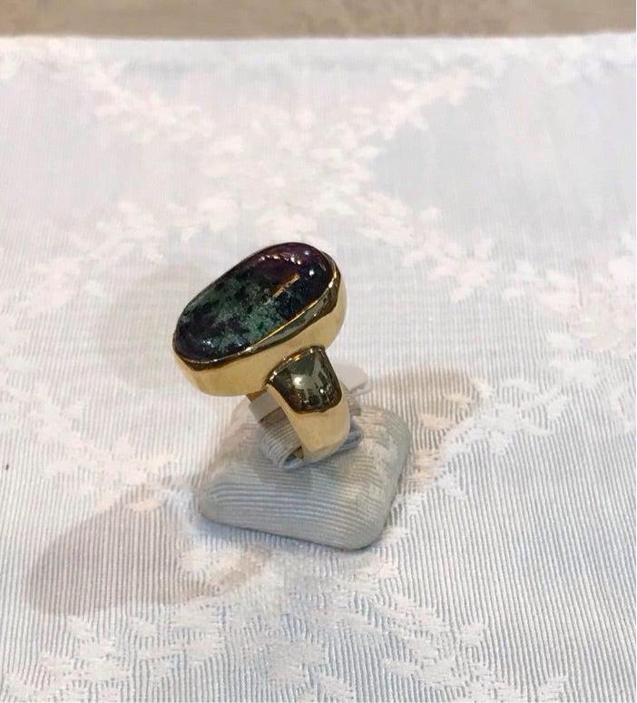 Ring in 18k gold with Diopside oval stone (B-87)