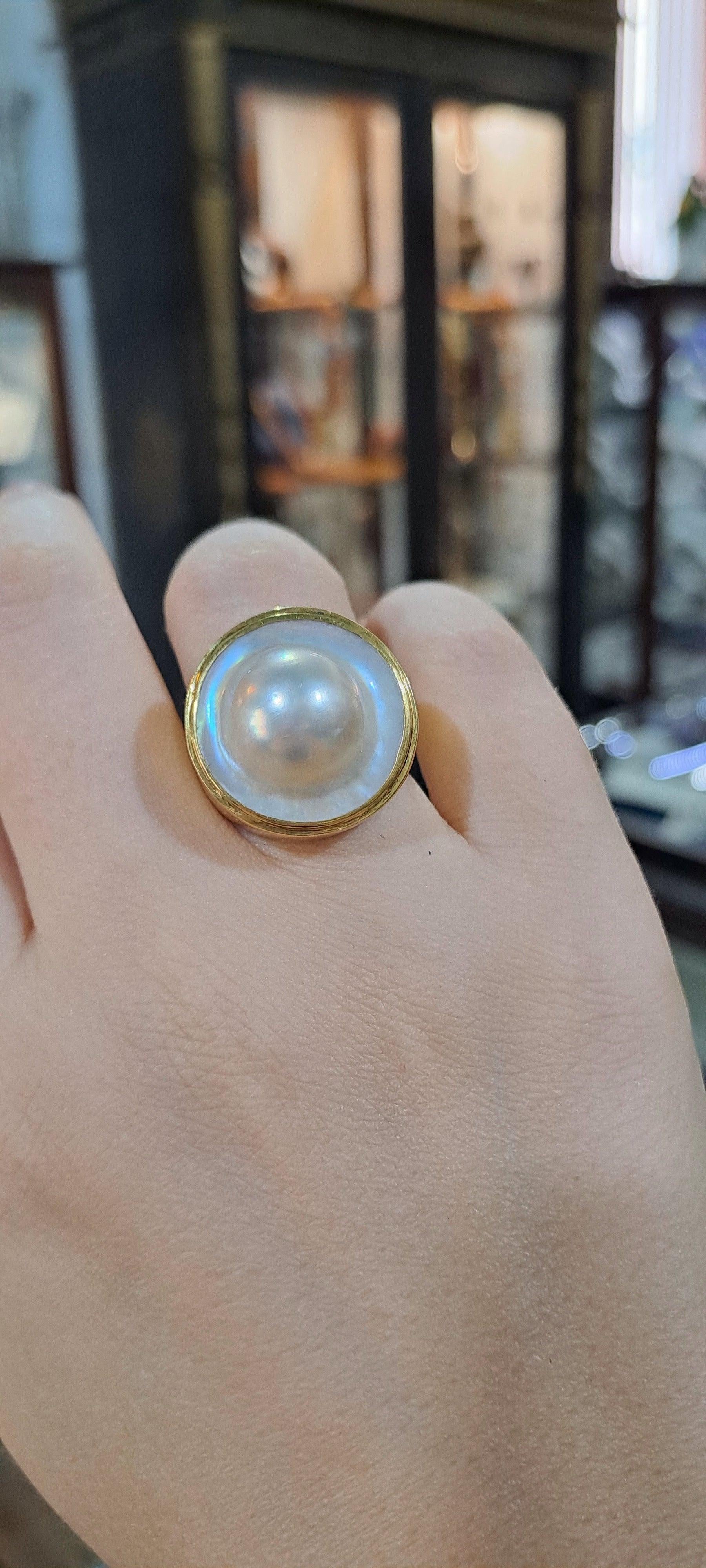 Ring in 18k gold with Mother of pearl (B-125)
