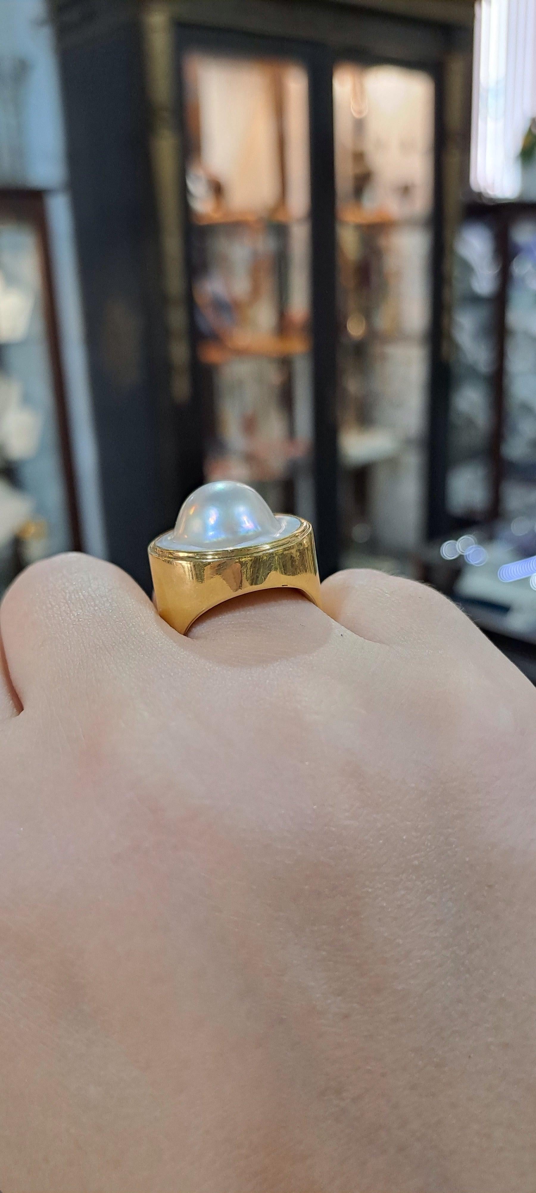 Ring in 18k gold with Mother of pearl (B-125)
