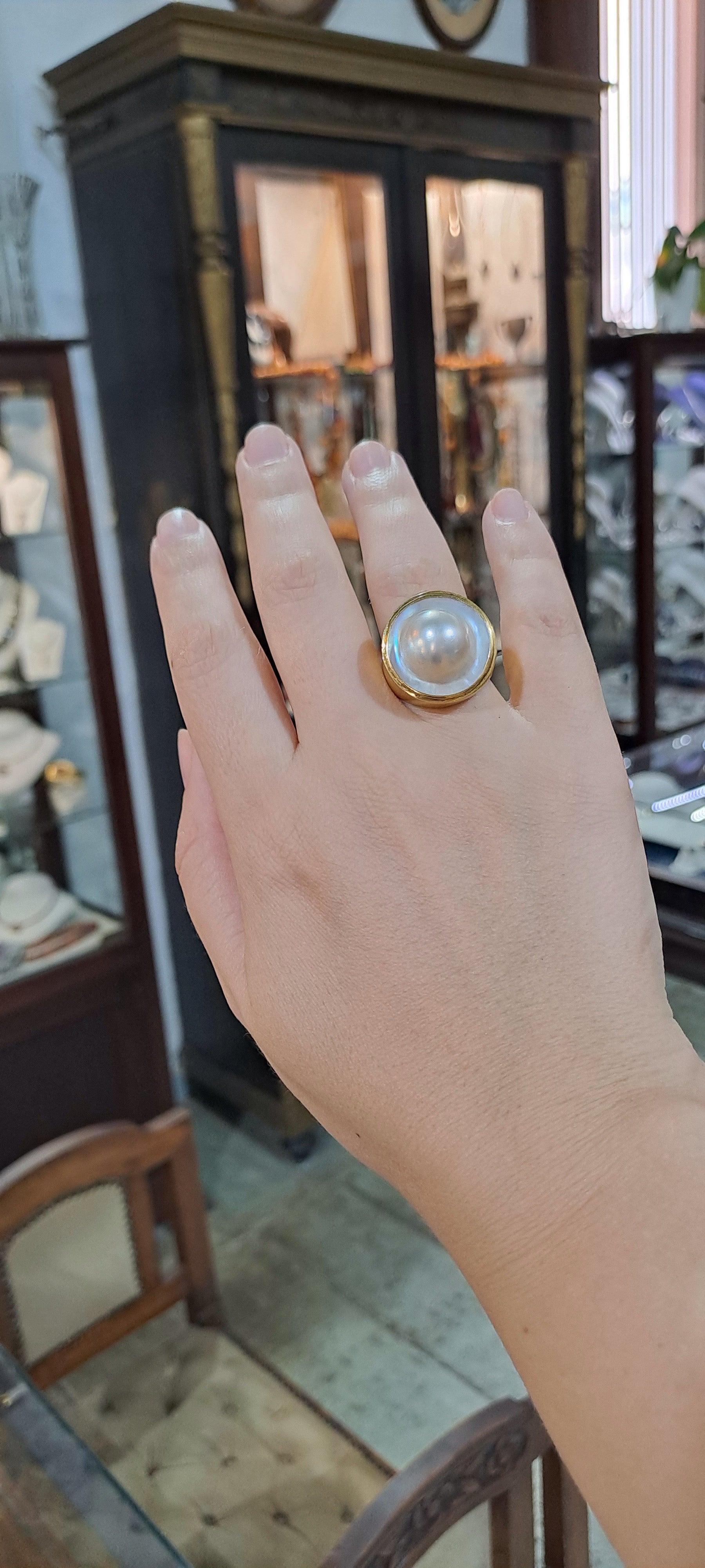 Ring in 18k gold with Mother of pearl (B-125)
