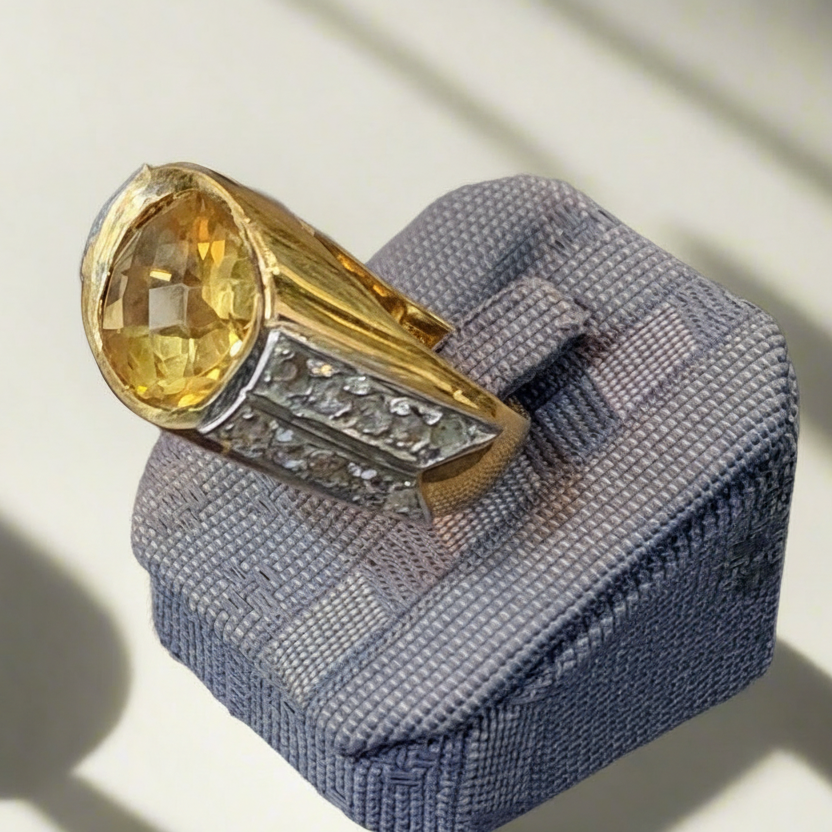 Ring in 18k gold with a citrine and brilliants (B-118)