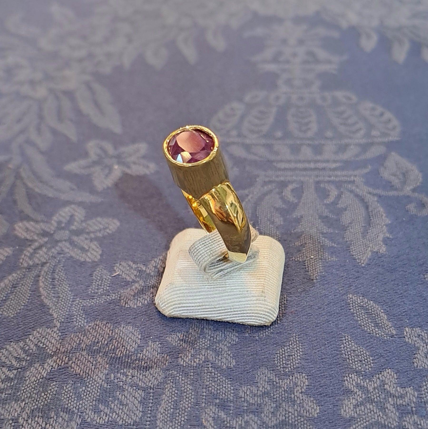 Ring in 18k gold with a ruby (B-119)