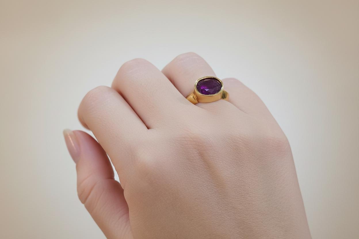 Ring in 18k gold with a ruby (B-119)