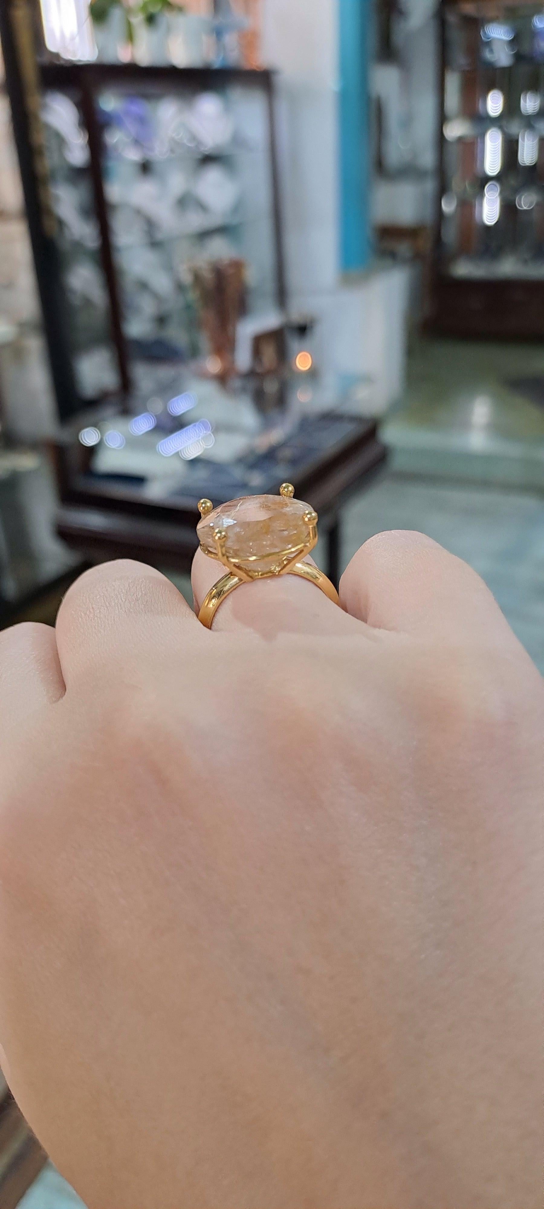Ring in 18k gold with a rutile quartz (B-120)