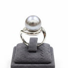 Ring in 18k gold with a silver pearl (B-145)