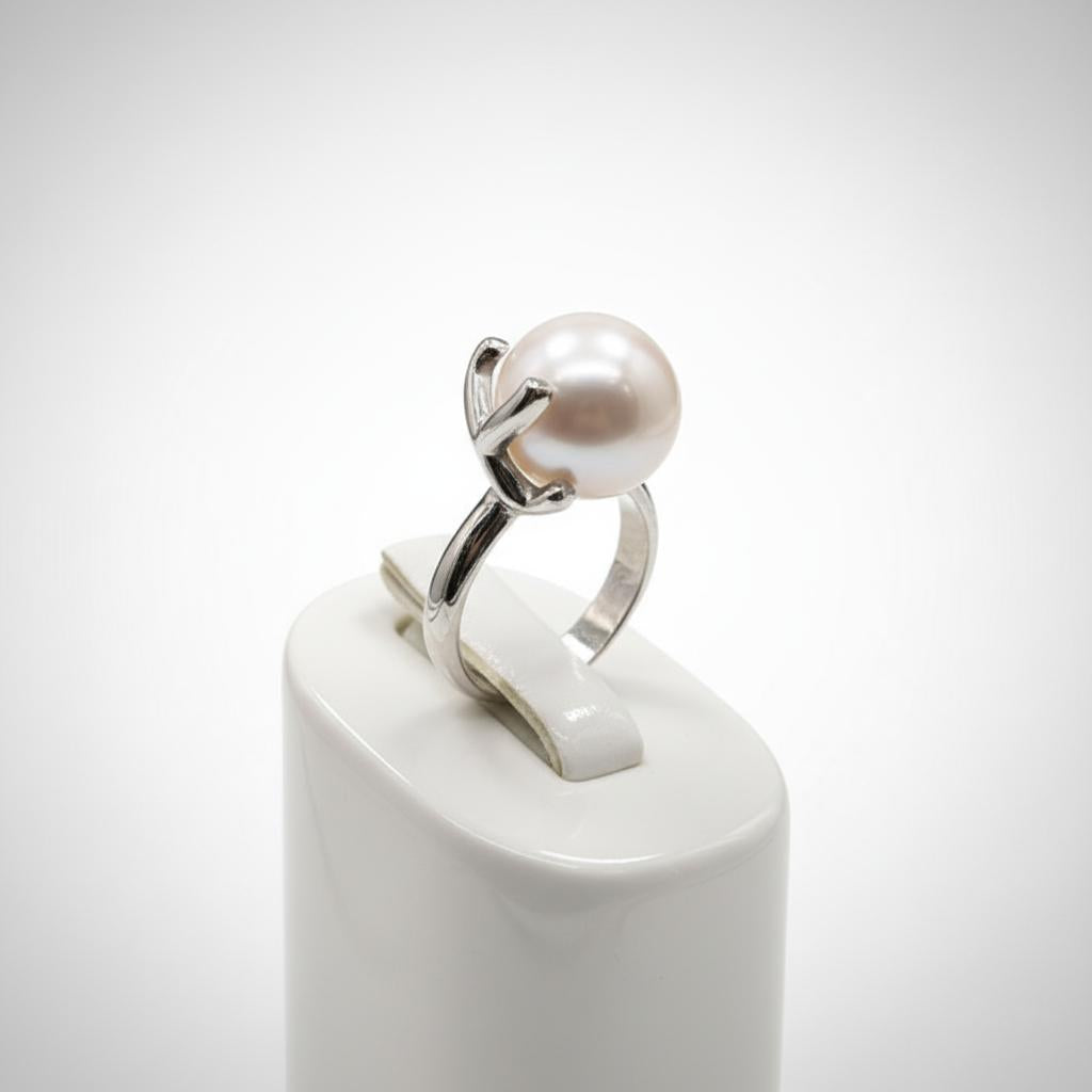 Ring in 18k gold with a white pearl (B-146)