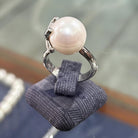 Ring in 18k gold with a white pearl (B-146)