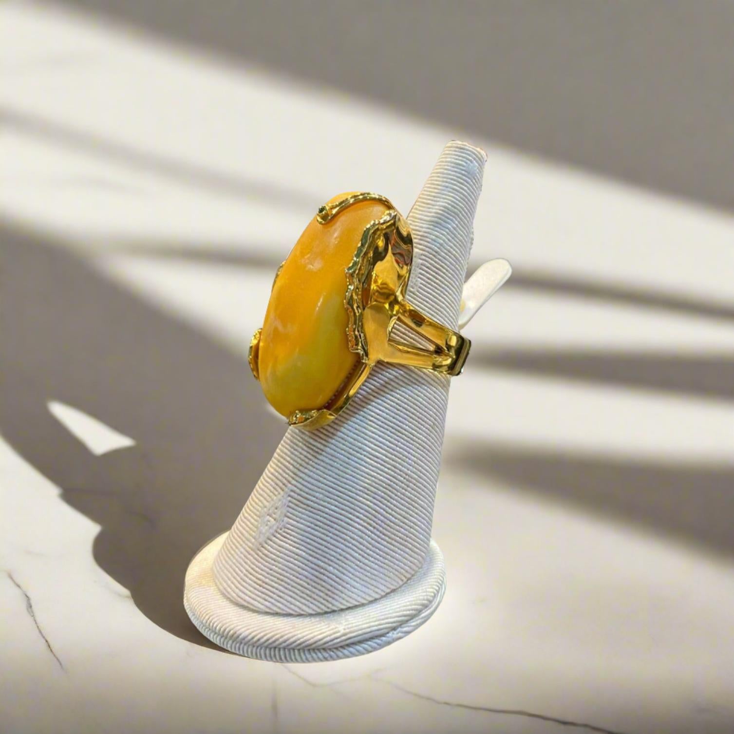Ring in Gold 18k with yellow amber and diamonds (B-90)