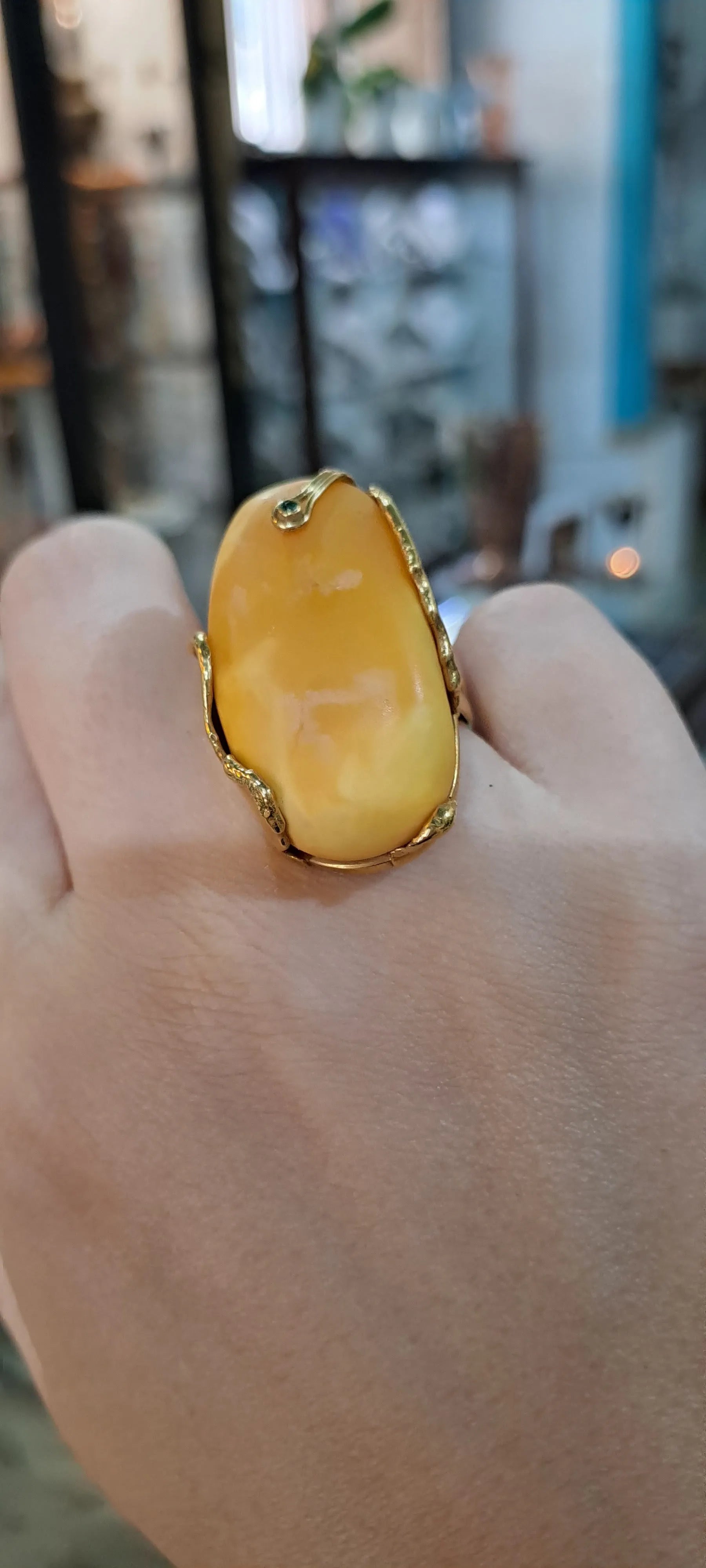 Ring in Gold 18k with yellow amber and diamonds (B-90)