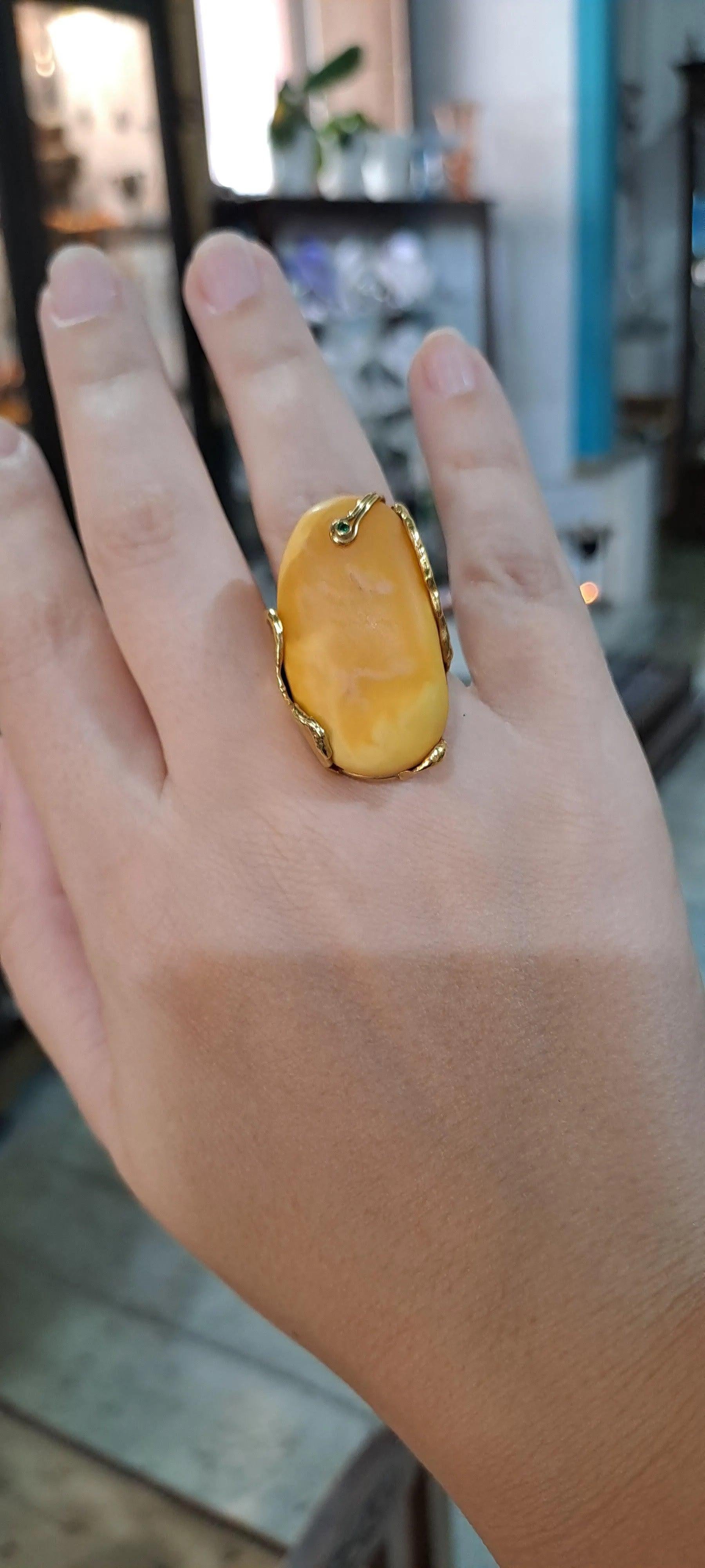 Ring in Gold 18k with yellow amber and diamonds (B-90)