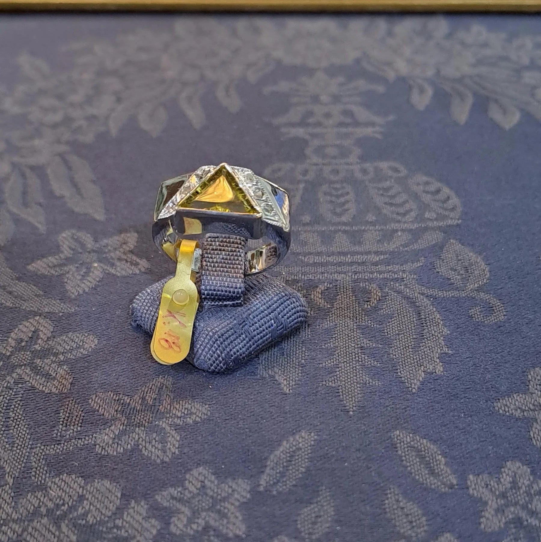 Ring in White Gold 18k.with Citrine and Brilliants 0.28c (B-75)