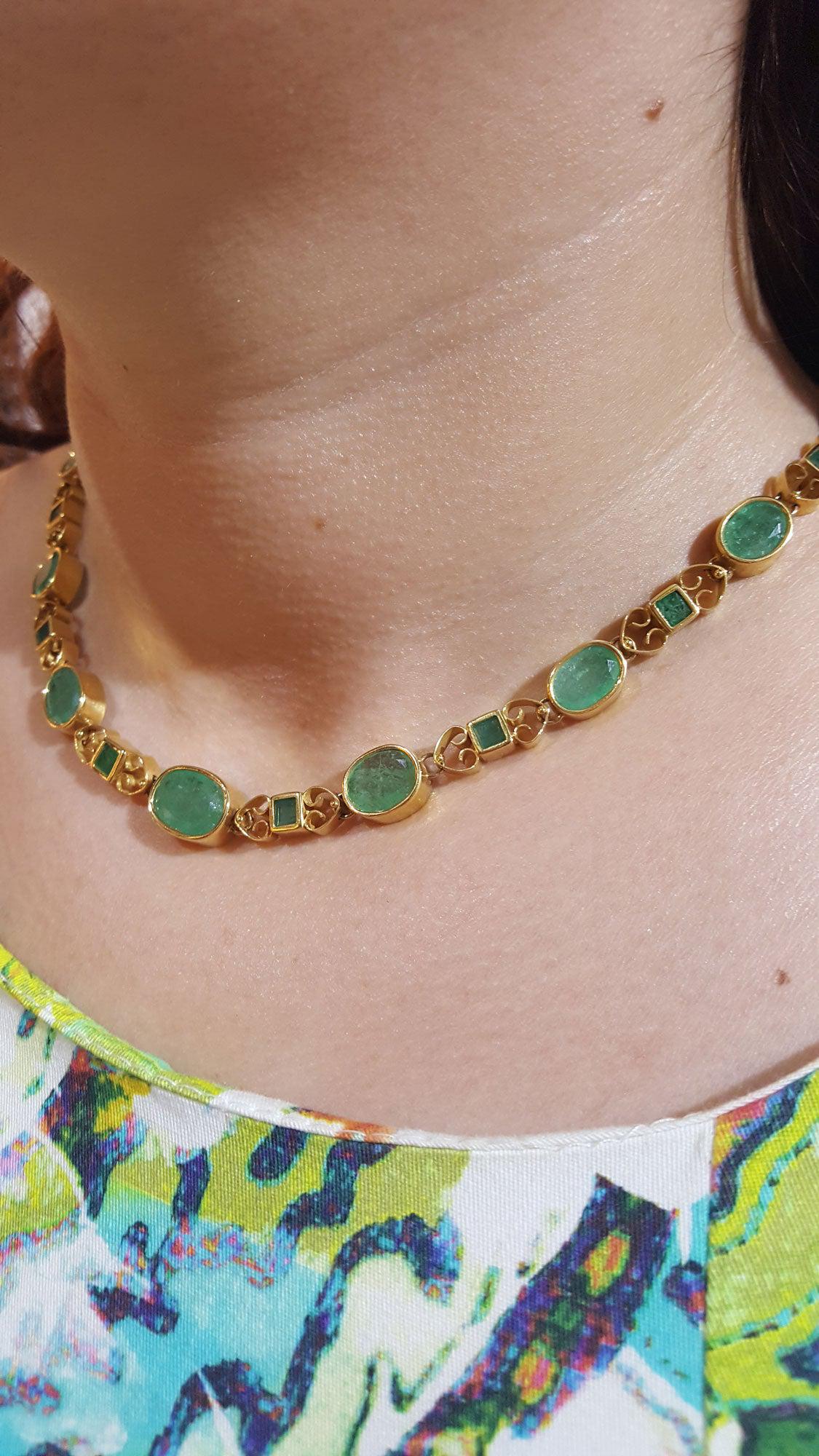 Necklace in 18k gold Perforated with zambian emeralds - Dinos-Virginia