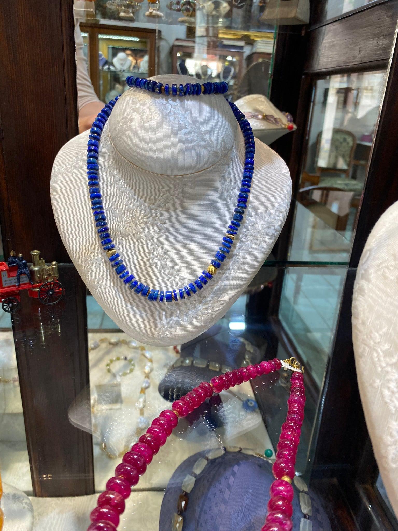 Necklace in 18k Gold with Lapis Lazuli