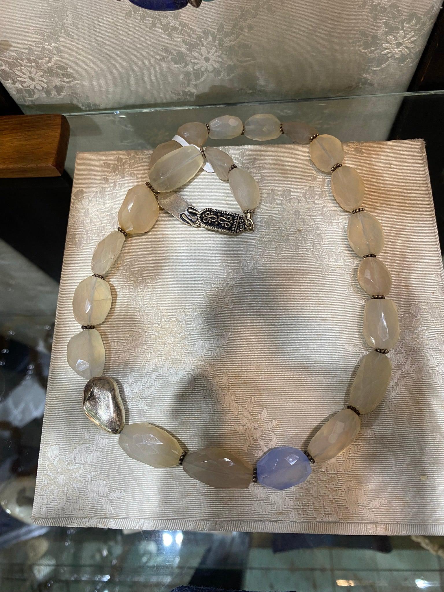 Necklace with gemstones - Dinos-Virginia