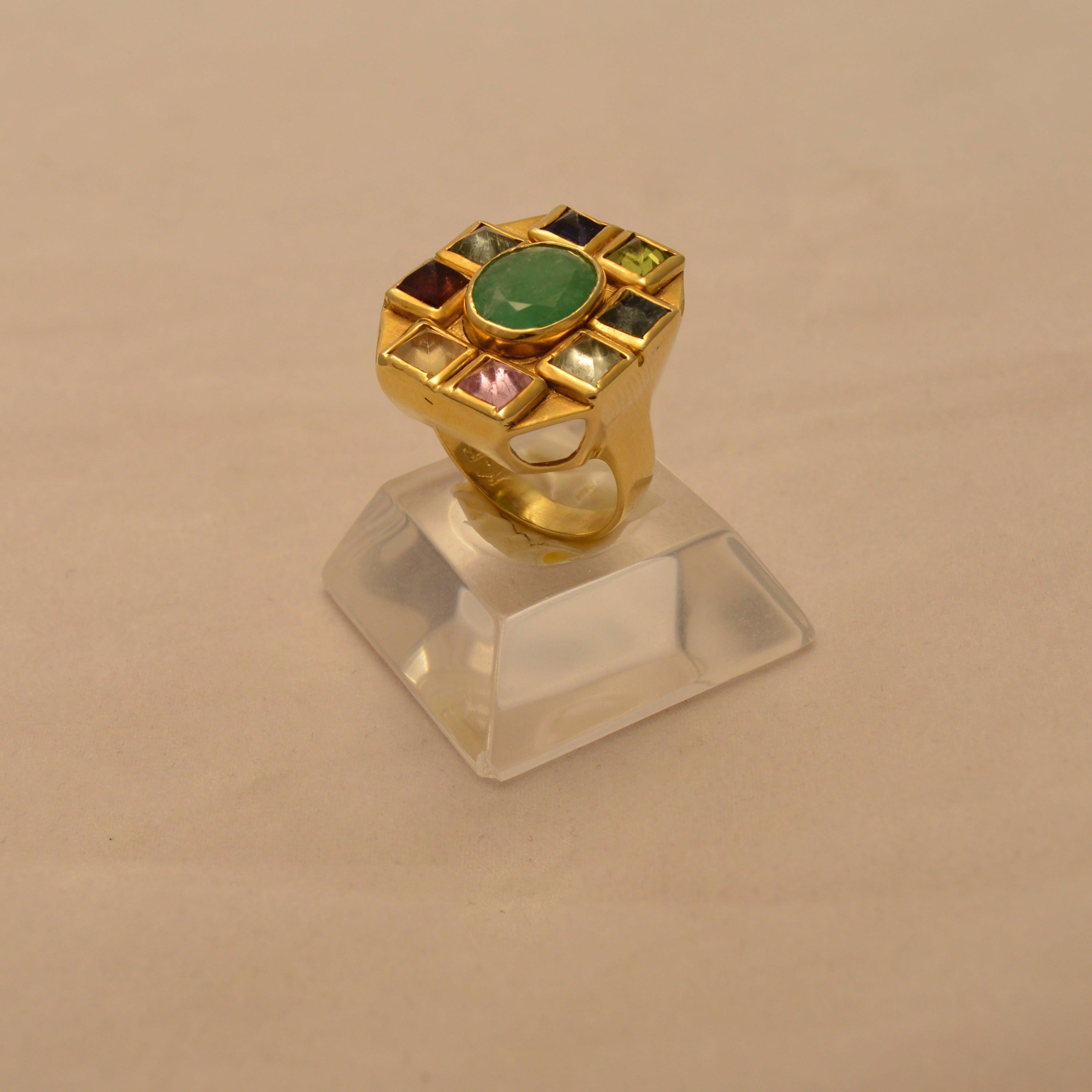 Ring in 18k Gold with a Zambian emerald and piramide cut tourmalines (B-06) - Dinos-Virginia