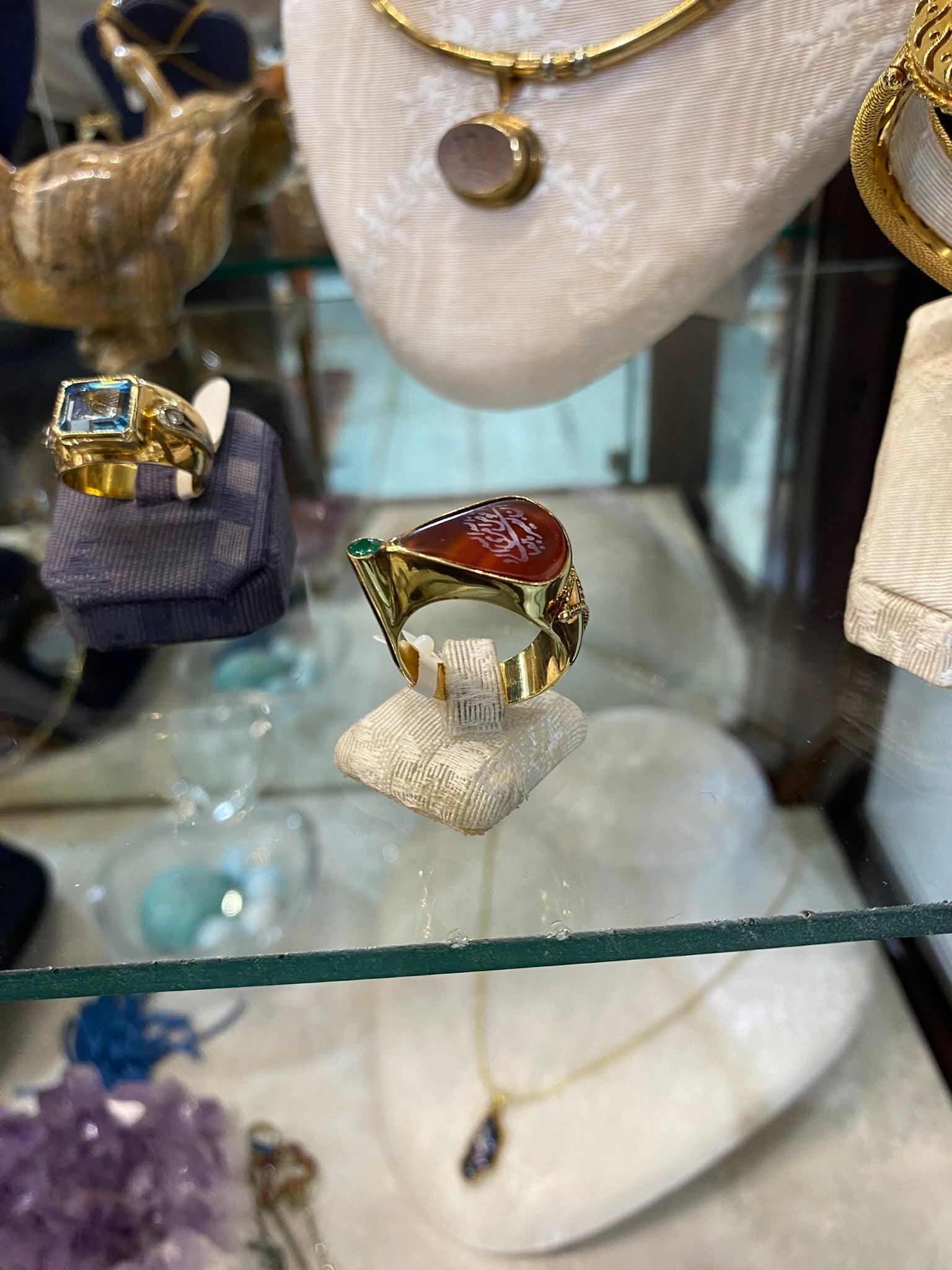 Ring in Gold 18k with a seal stone and emeralds