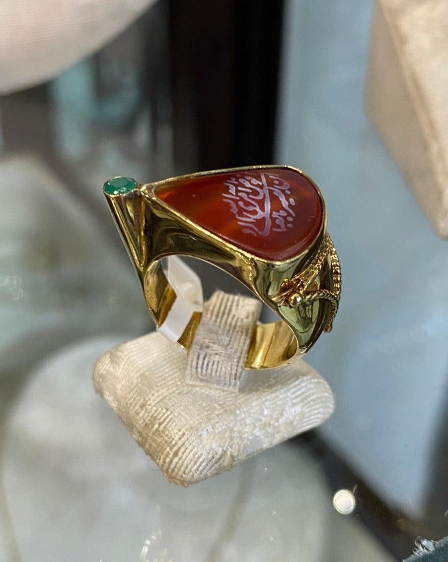 Ring in Gold 18k with a seal stone and emeralds