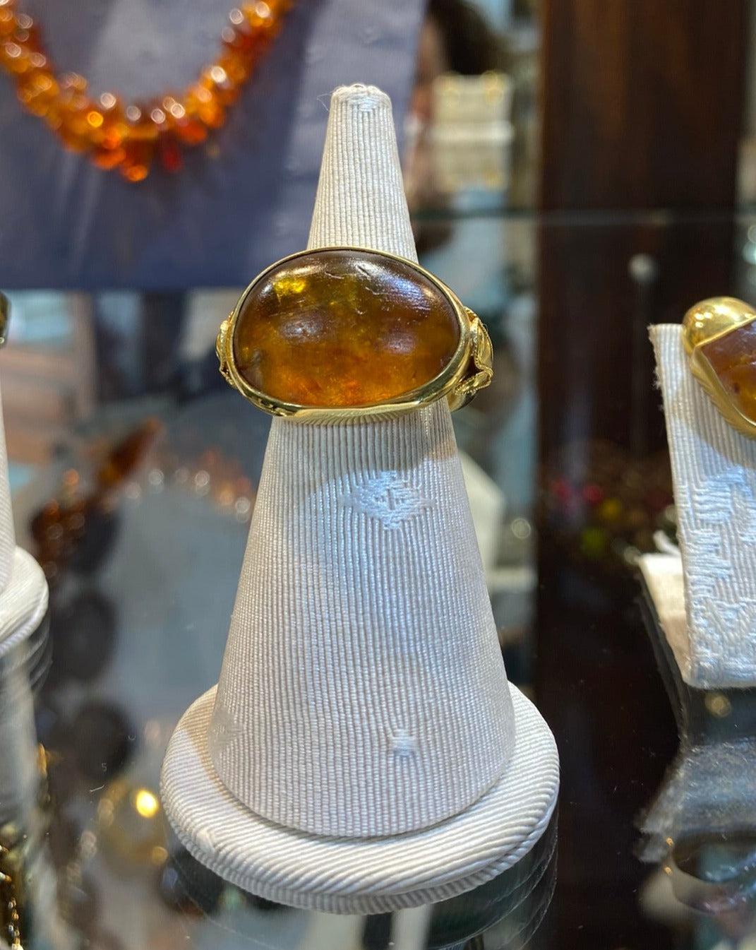 Ring in Gold 18k with amber