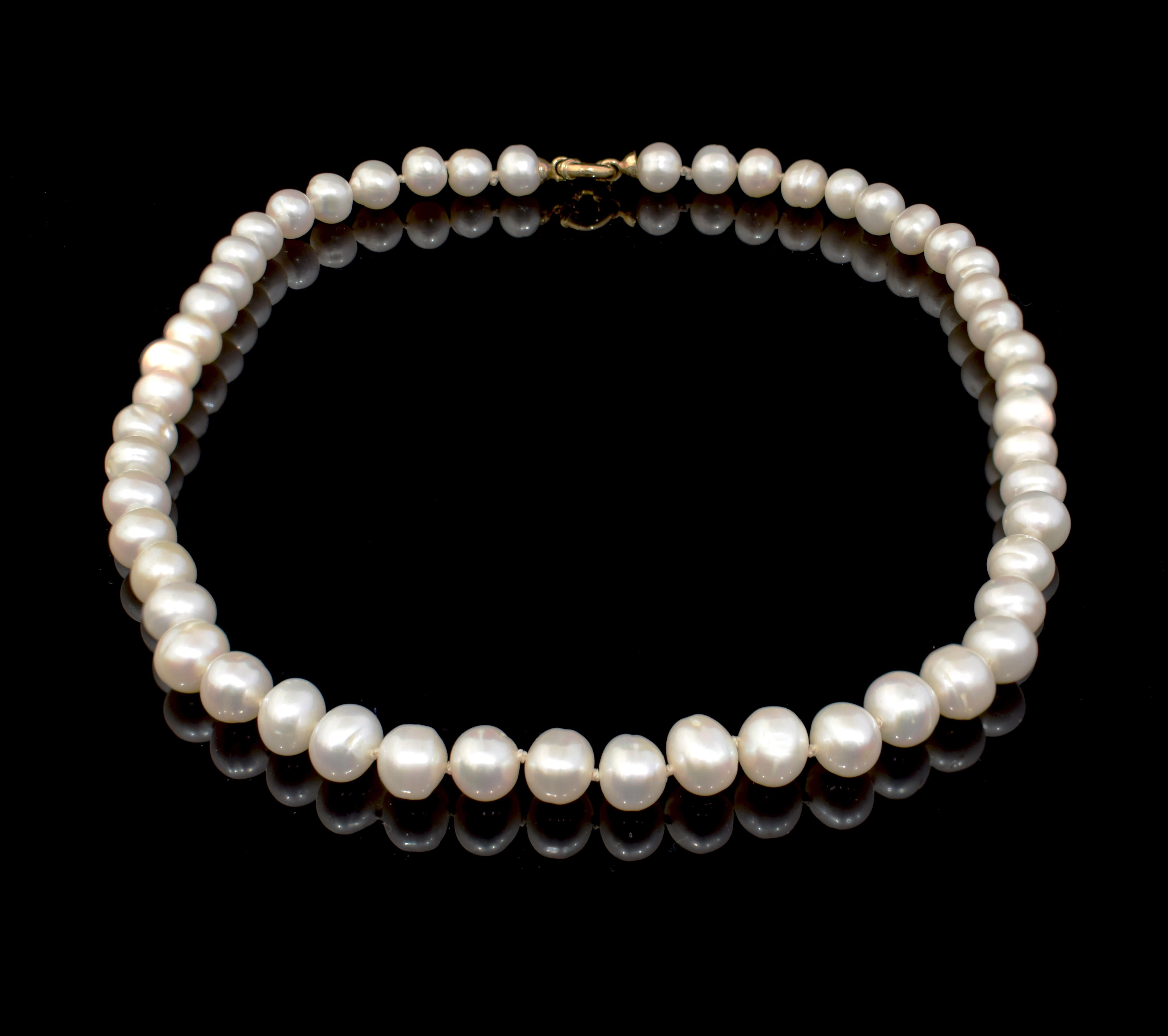 White Pearl Necklace with gold 18k elements